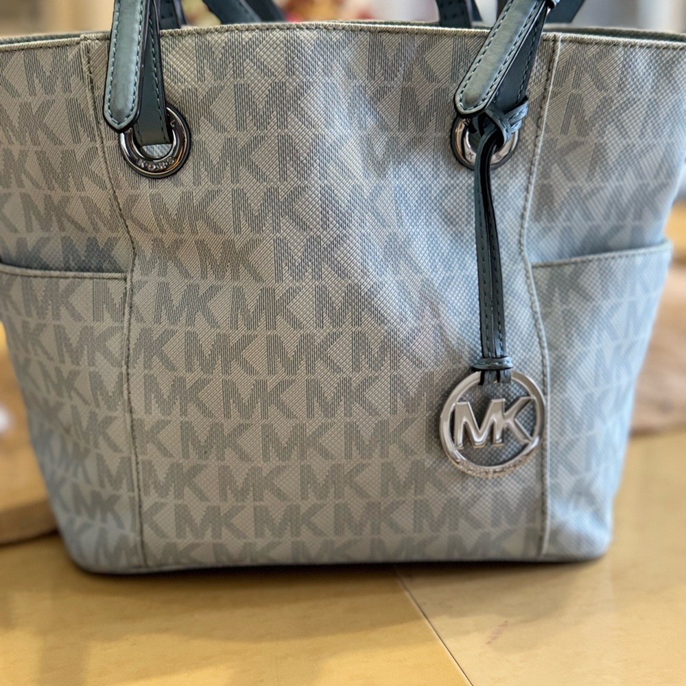Michael Kors blue Tote Bag with Signature Monogram - Picture 3 of 10